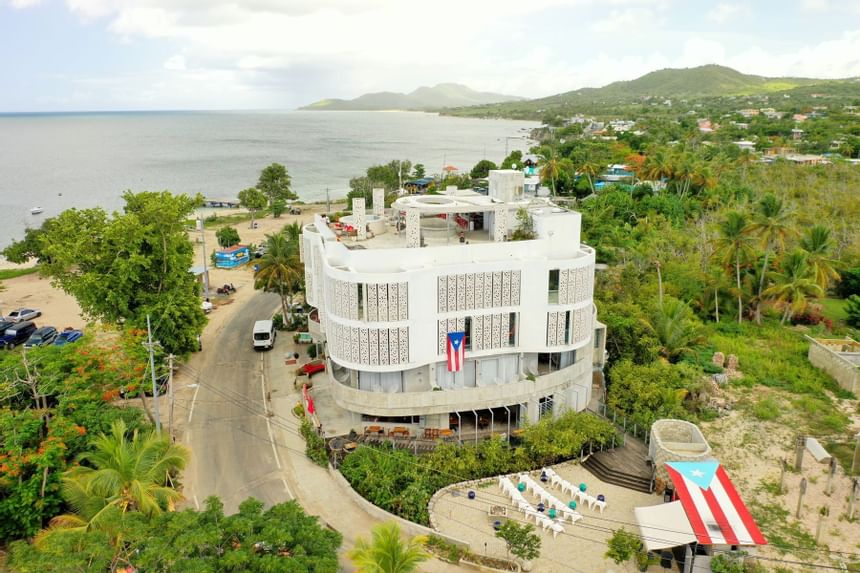 Distant exterior view of El Blok Hotel 