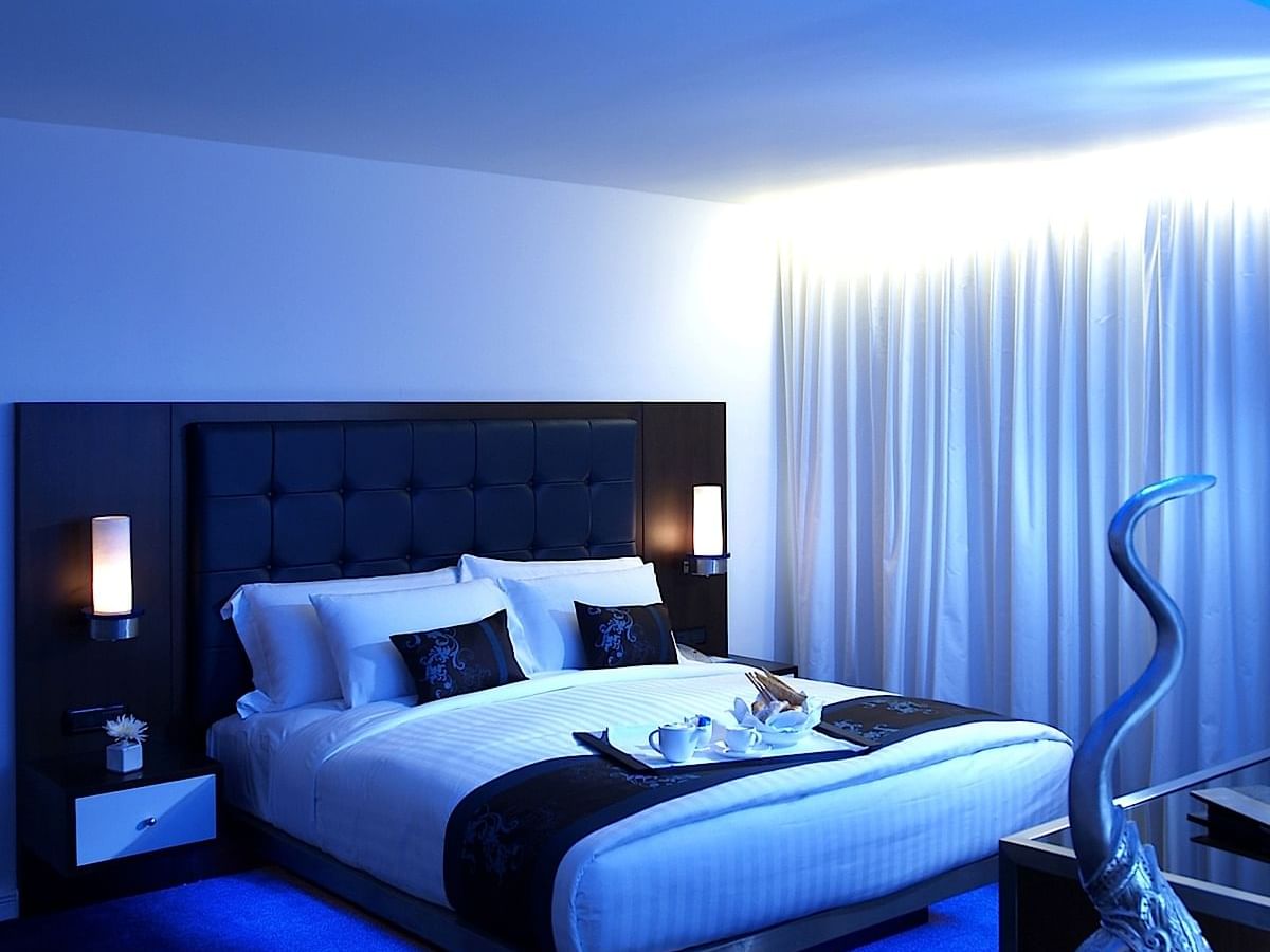 Bronze king bed room with king size bed at Dream Bangkok