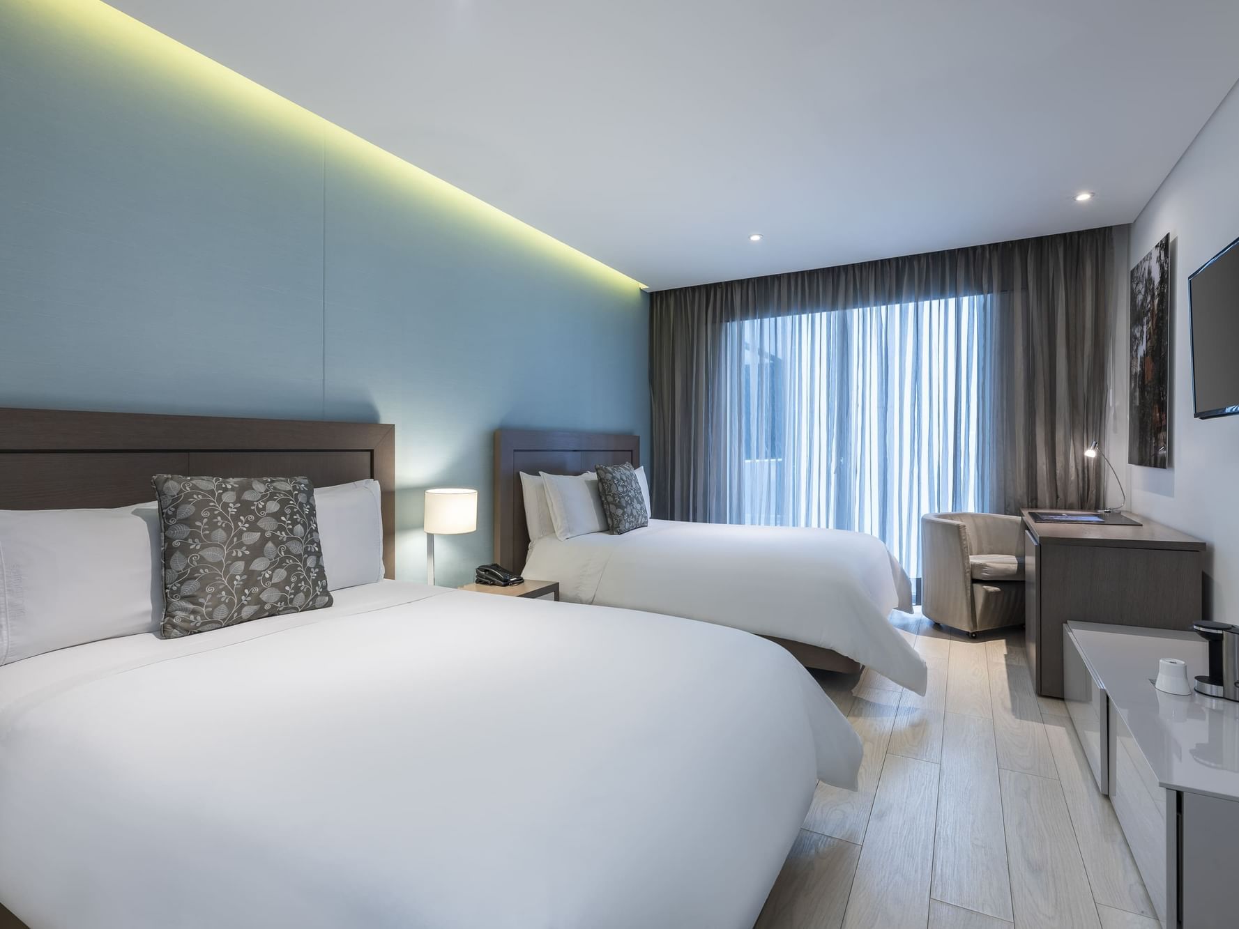 superior twin room 100 luxury suites aparta suites 