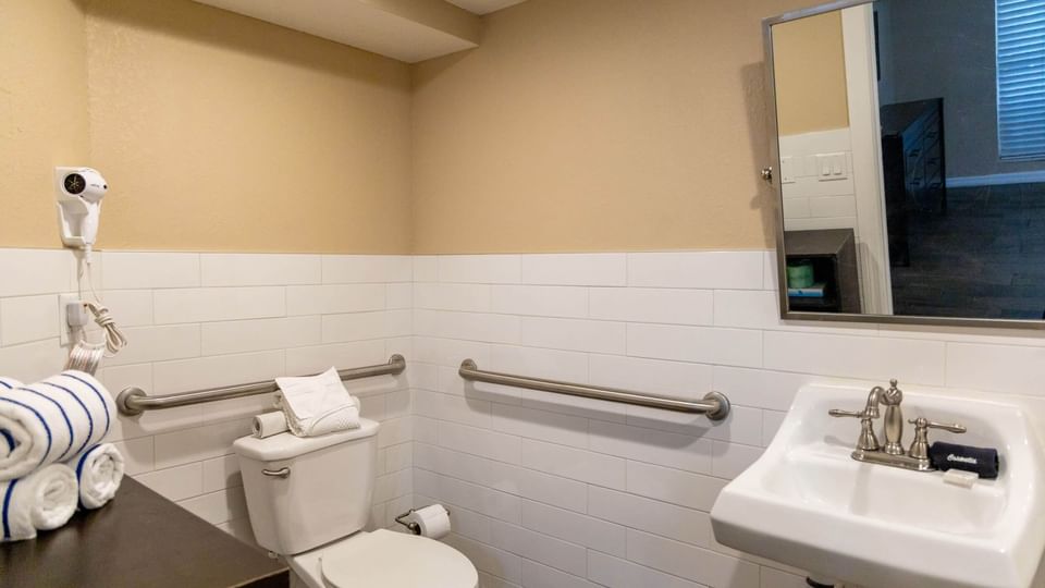 Bath in One-Bedroom Accessible Suite, Legacy Vacation Resorts