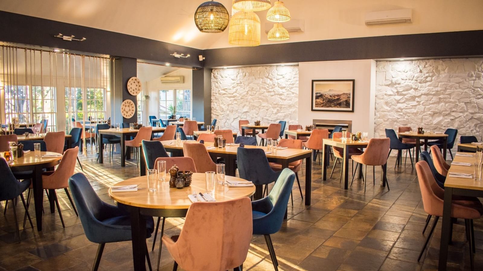 Restaurants at Mercure Gerringoing hotels