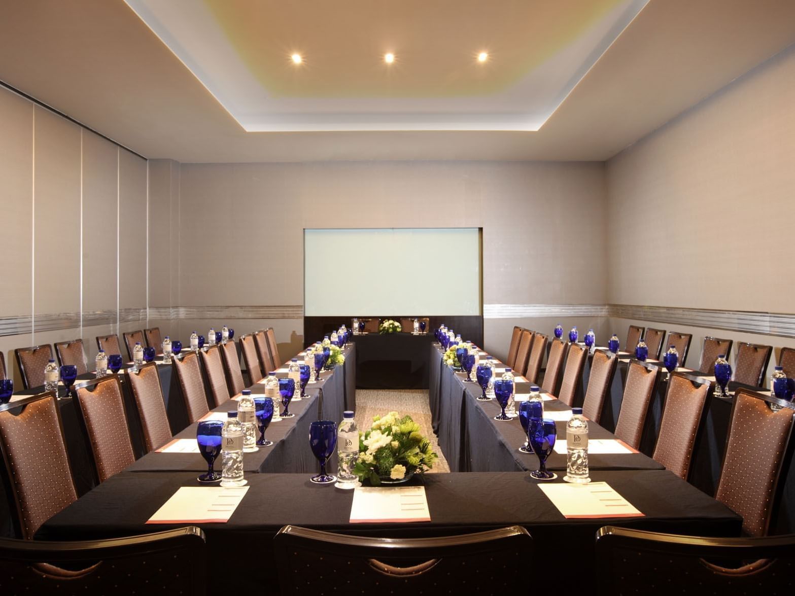 U shape table setup with projector screen in Meeting Room 1 / 2 / 3 / 4 at Po Hotel Semarang