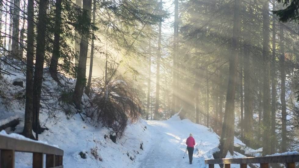 Hiker on a snowy pathway near Falkensteiner Hotel Sonnenalpe