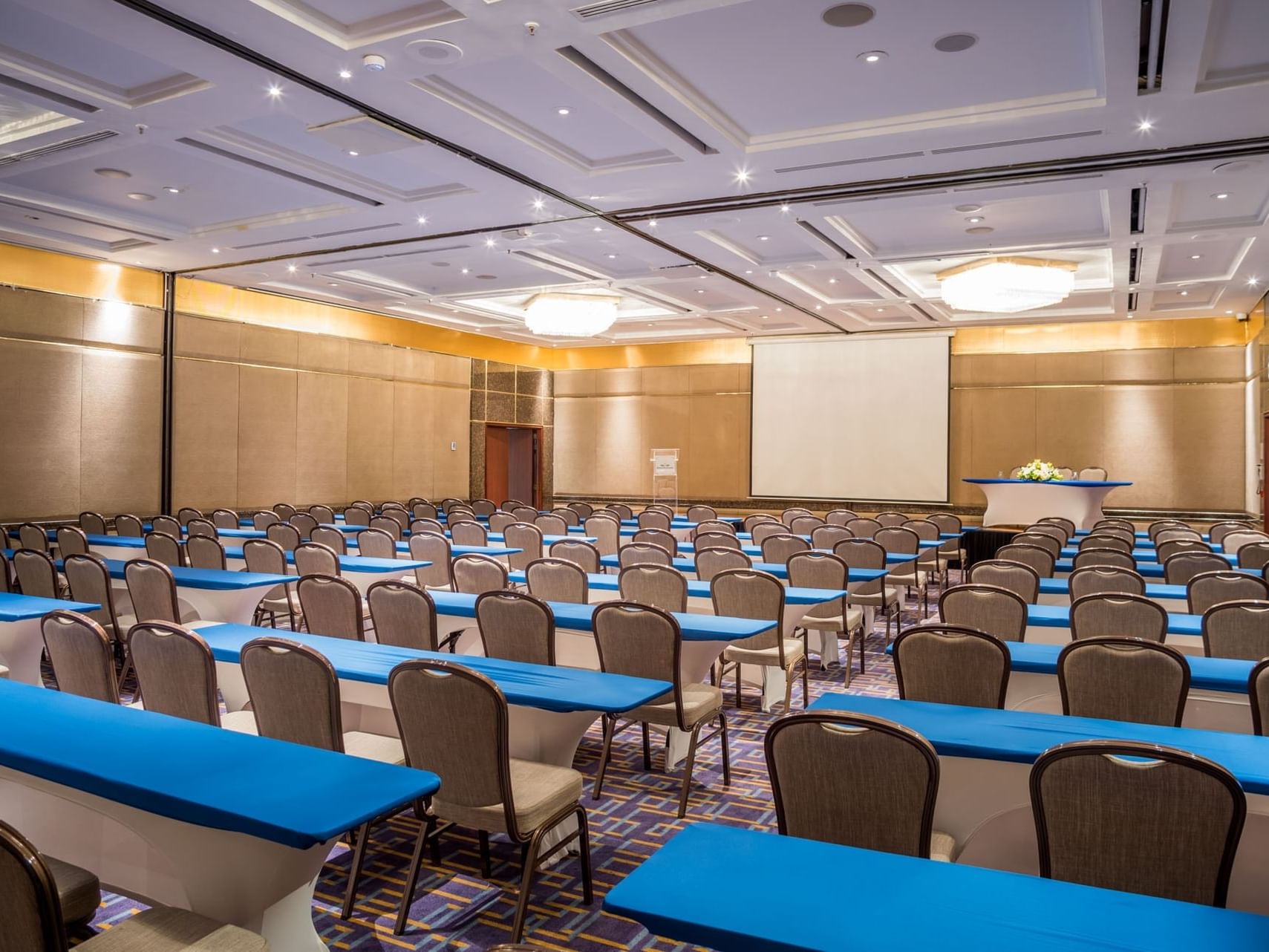 Arranged Santa Fe room with a projector at Bogota Plaza Hotel