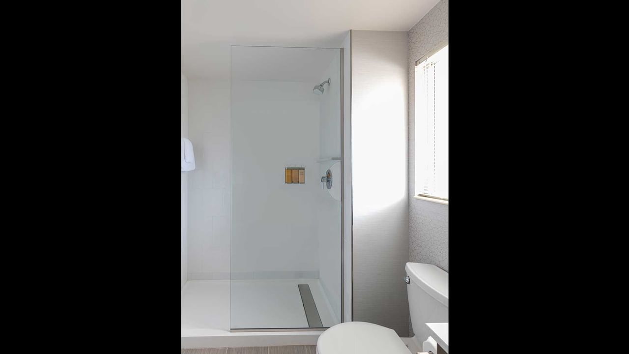 Coast Premium Two Queens with Harbor View - Bathroom