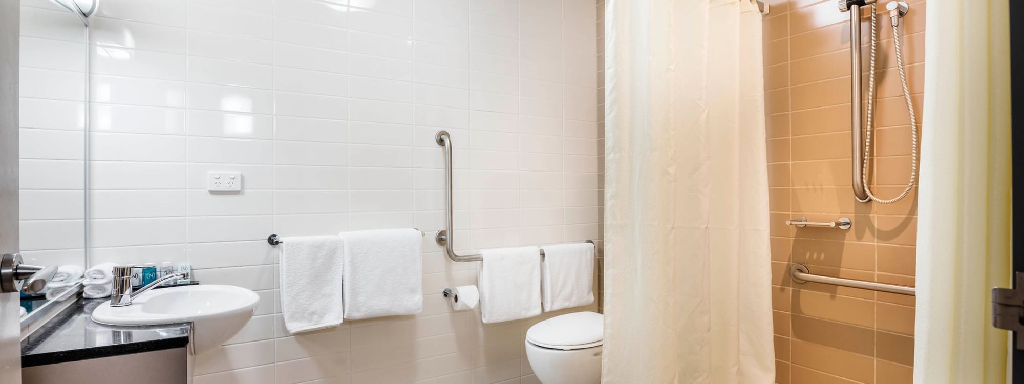 Bathroom of Standard Easy Access at Novotel Darwin Airport