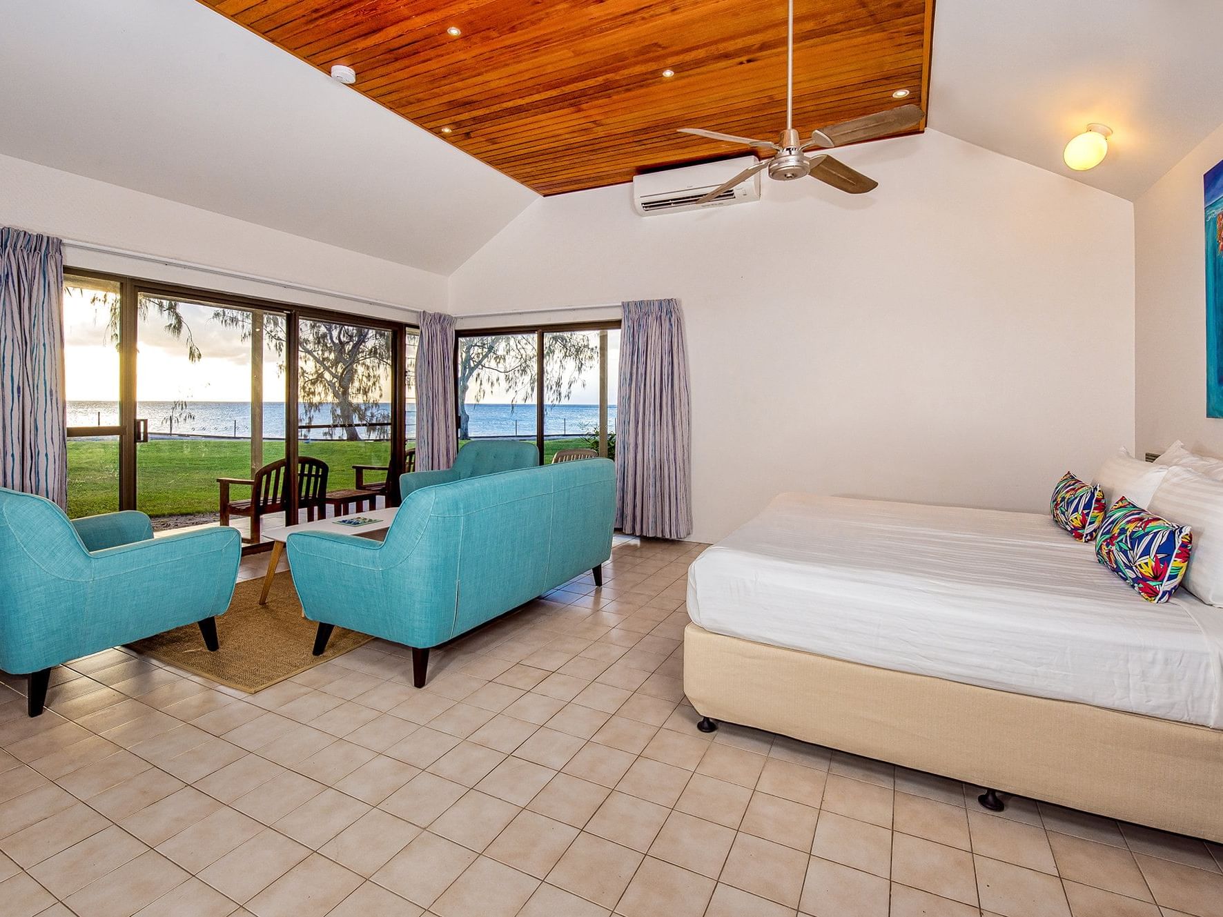 Point Suite with a King Zipper Bed at Heron Island Resort
