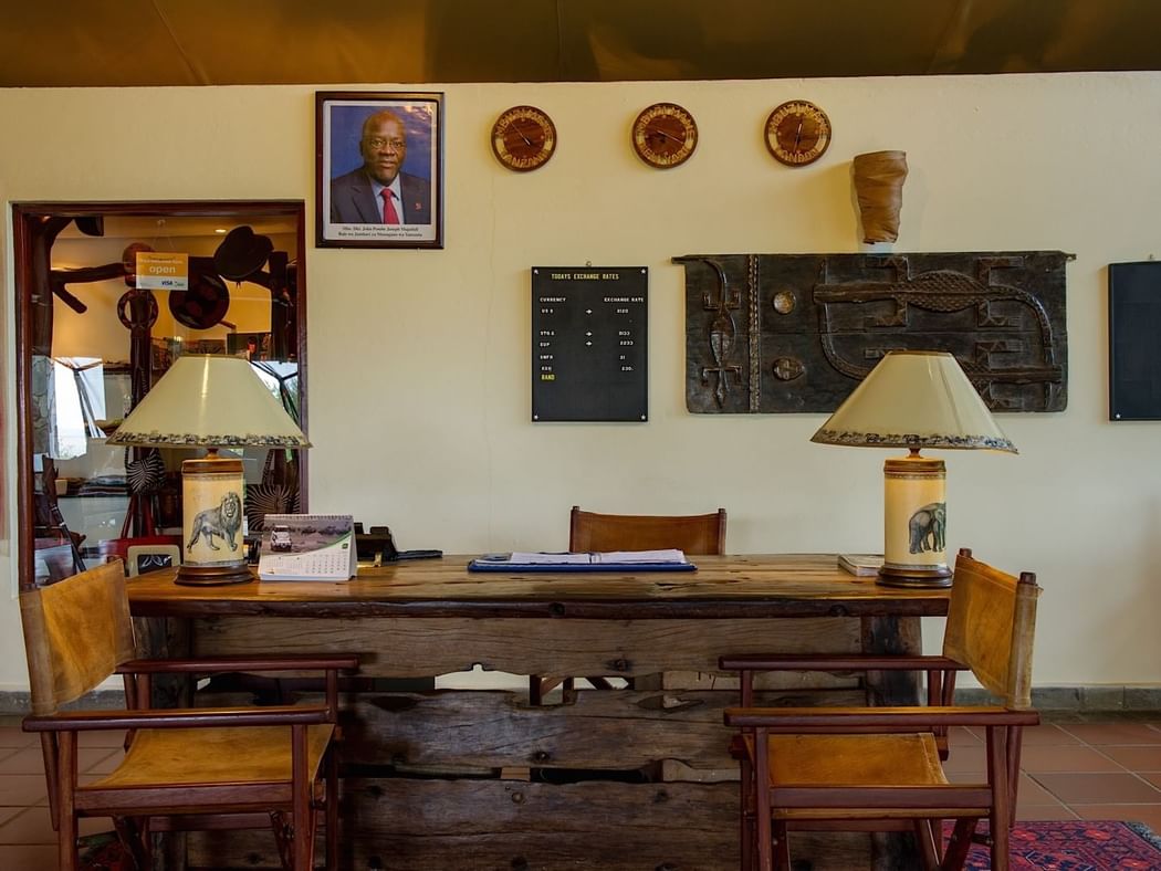 Sitting area in Swahili lessons class at Mbuzi Mawe Serena Camp