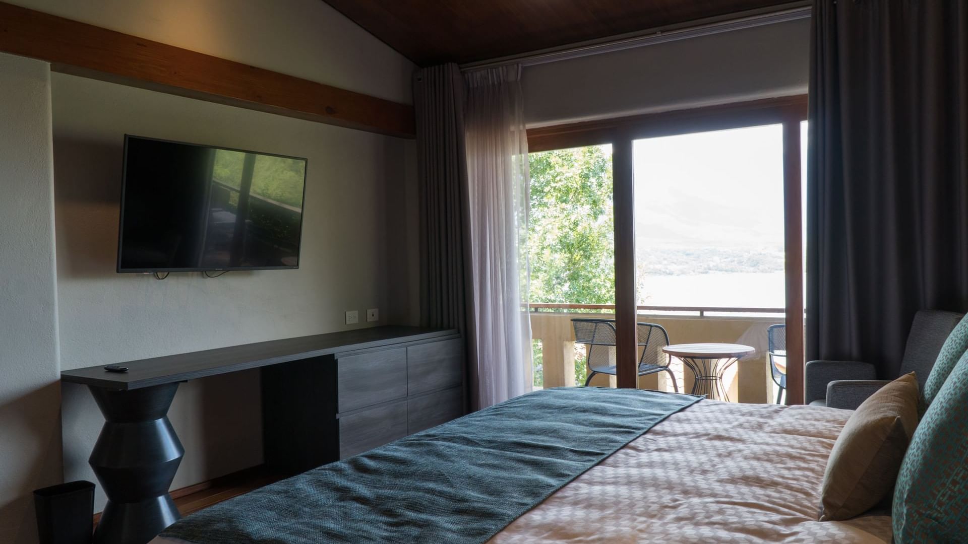 Interior of Deluxe Villa 1 King at Gamma Monterrey Rincón