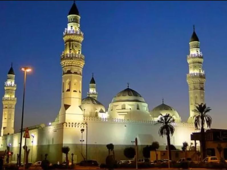 Night view of Masjid Quba Madina near Elaf Al Taqwa Hotel
