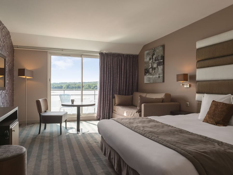 Elegance Room with Lake View at The Originals Hotels