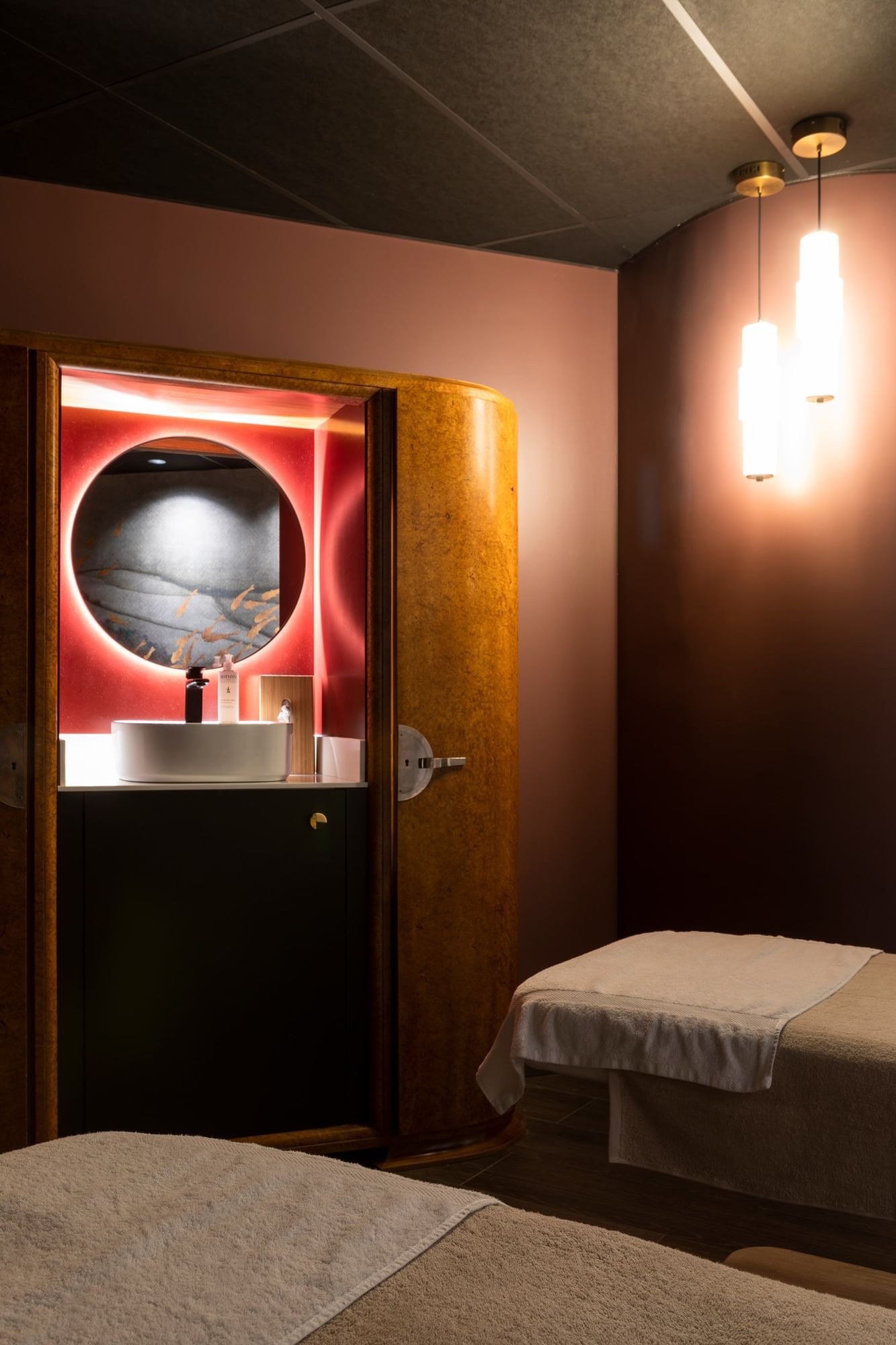Lit de spa avec espace coiffeuse à Oceania Le Conti Brest