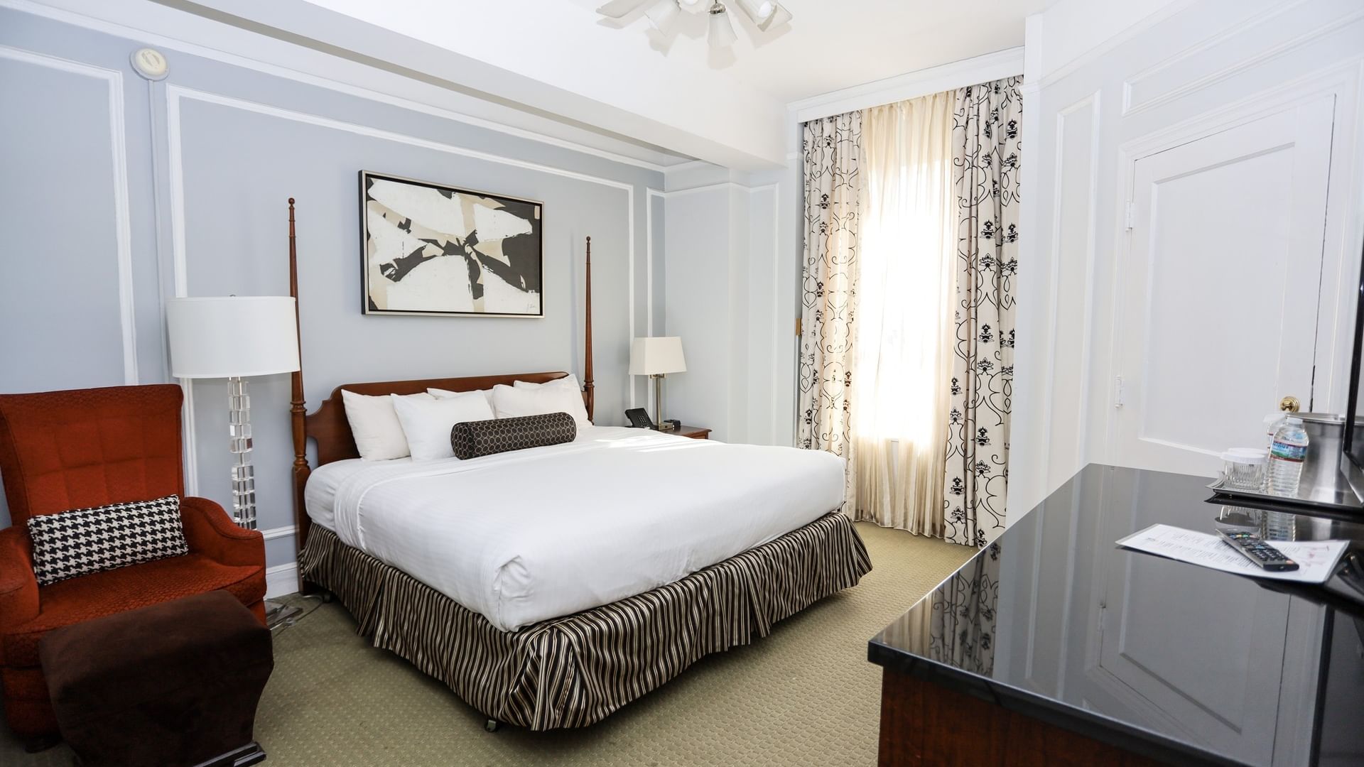 {item.first_photo.alt}