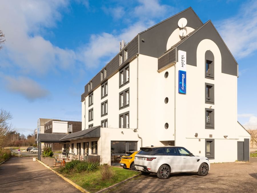 An exterior view of the Hotel & car park at Hotel Orleans North