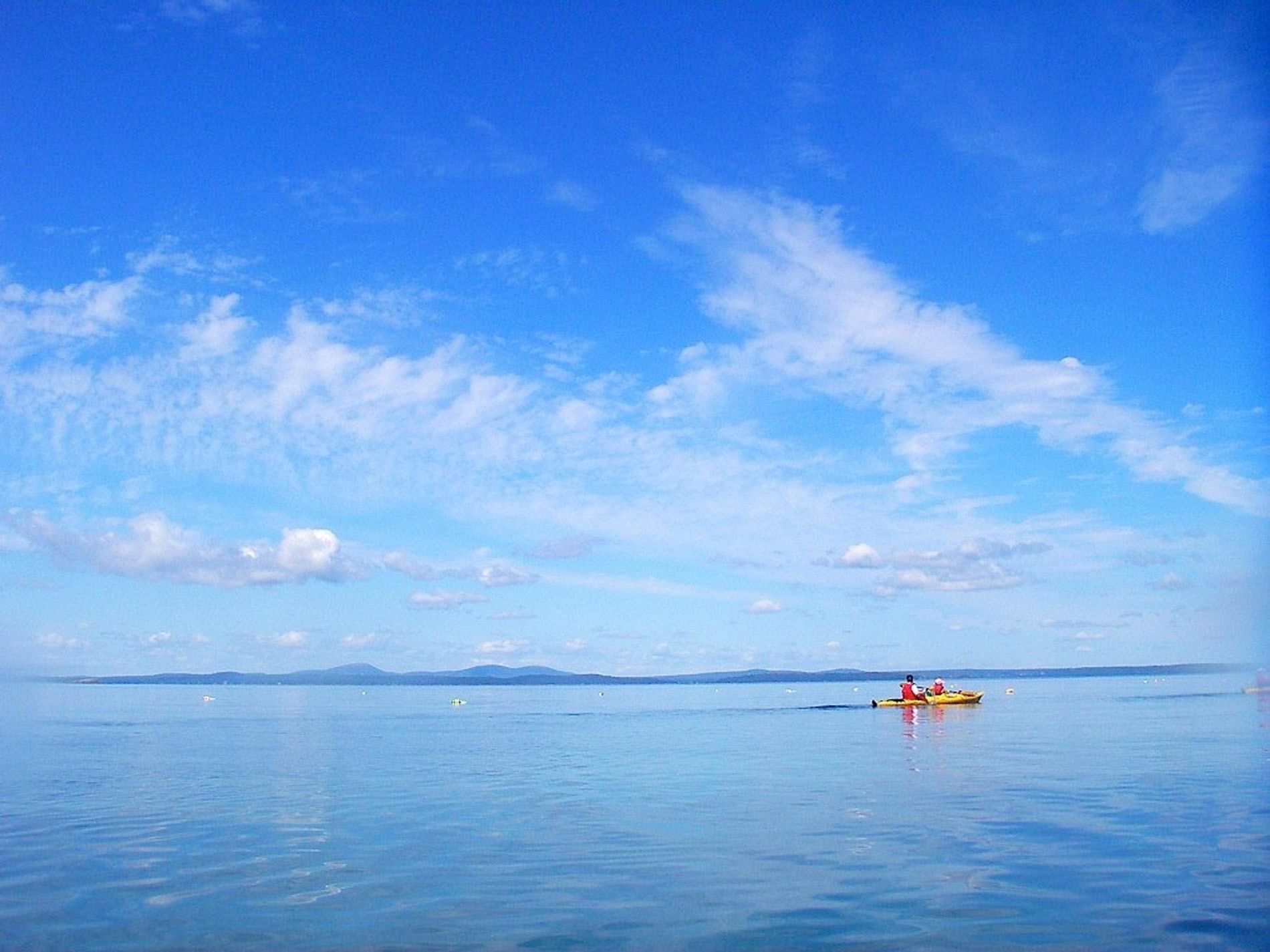 couple kayaking