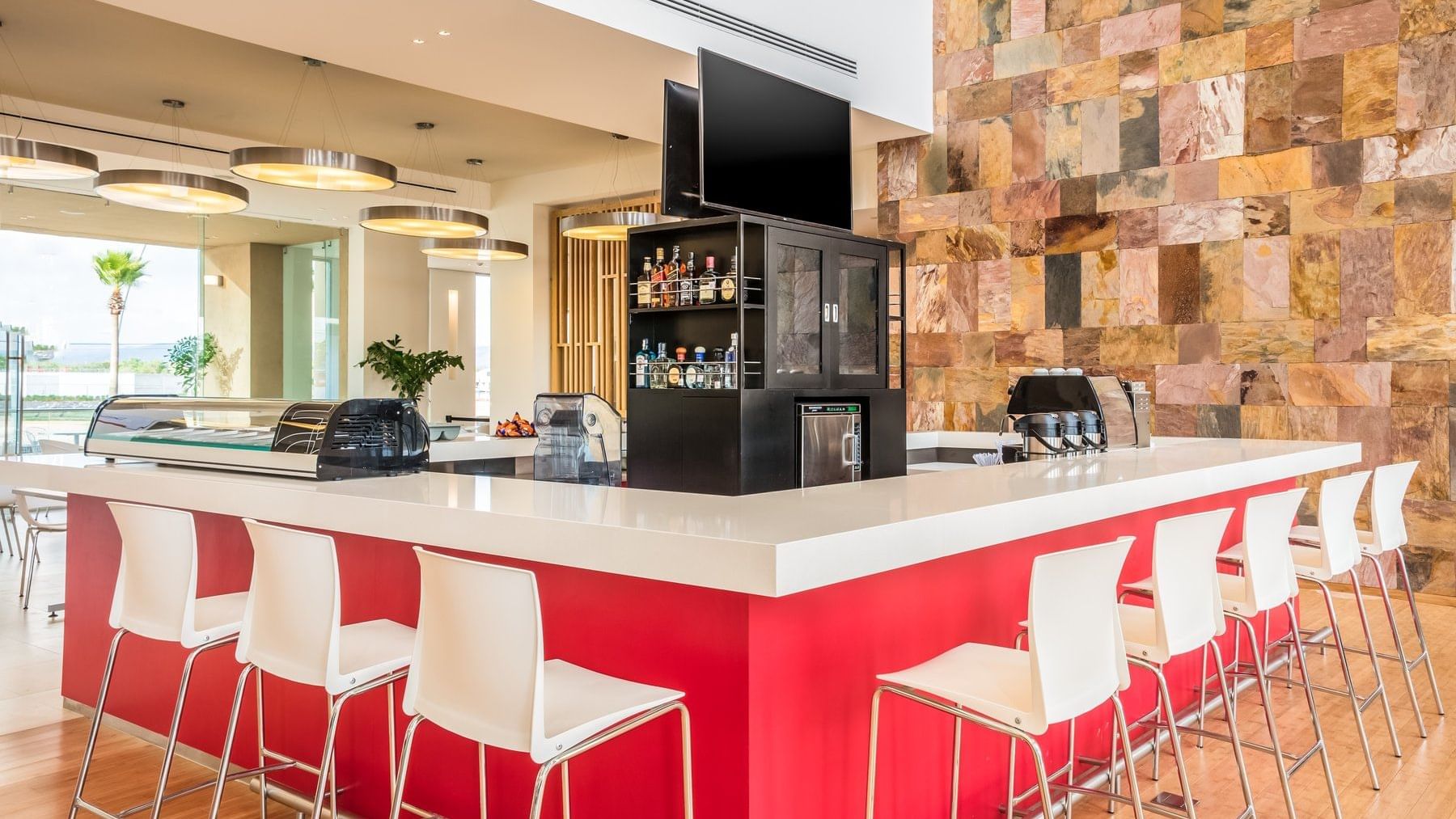 Restaurant with bar at Fiesta Inn Silao Puerto Interior