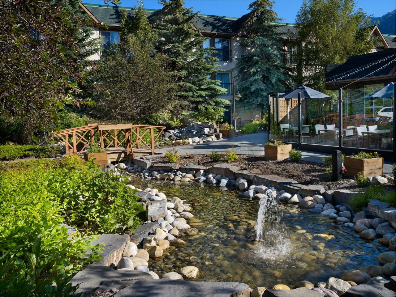 Coast Canmore Hotel & Conference Centre - Patio Bridge(6)