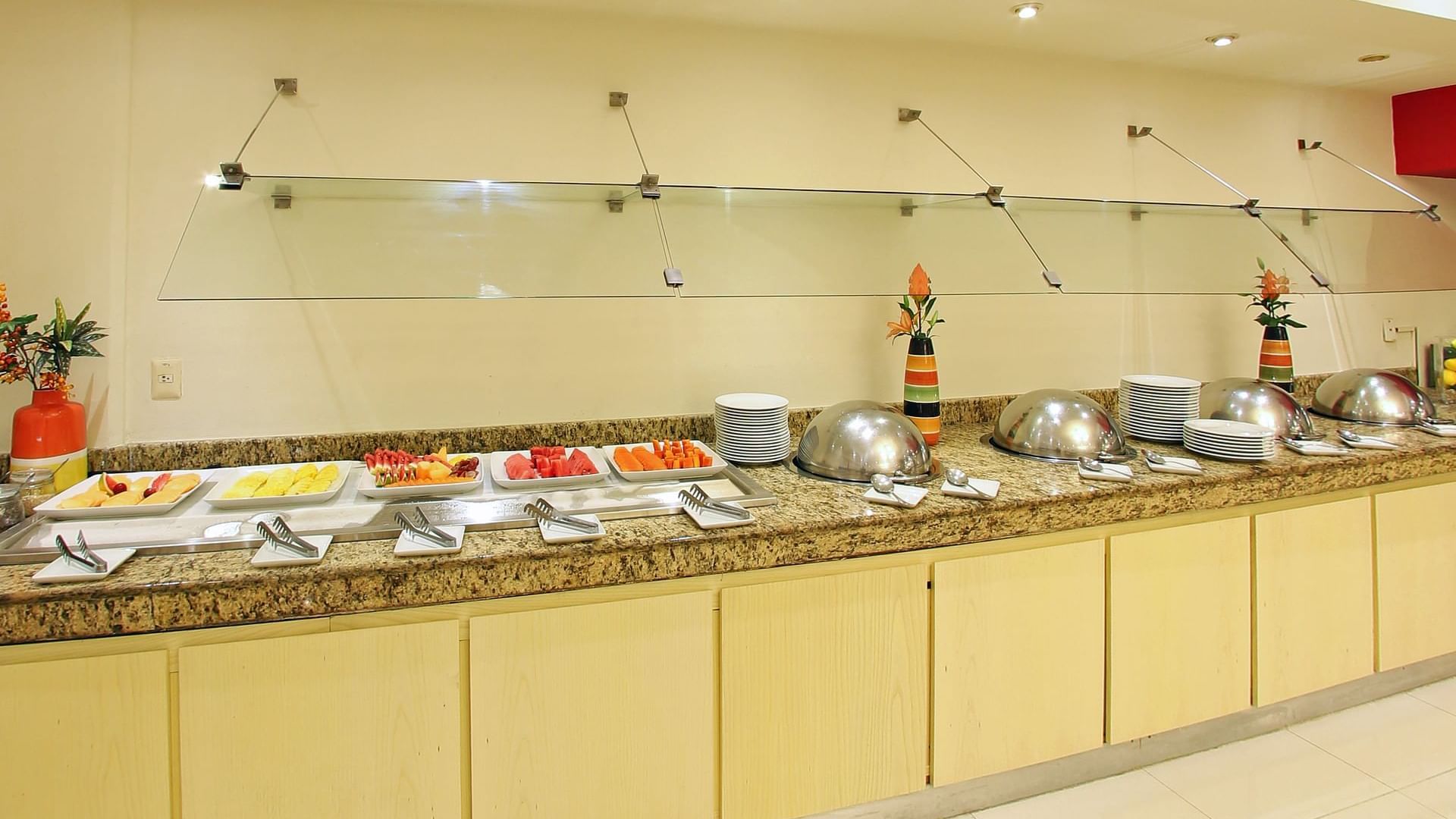 Buffet area in the restaurant at Fiesta Inn Coatzacoalcos