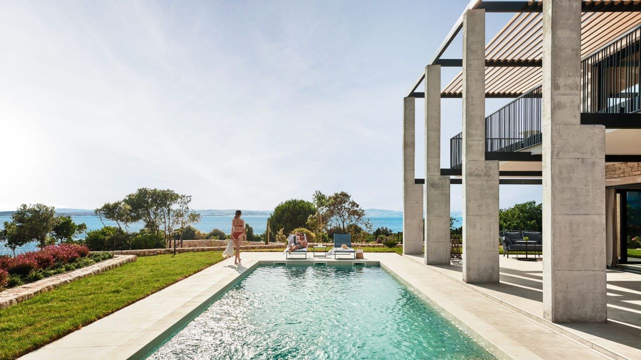 Falkensteiner Luxury Villas - Piscina