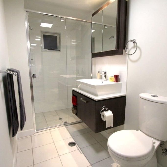 ON GAILEY - BATHROOM ENSUITE