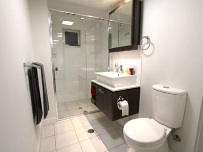 ON GAILEY - BATHROOM ENSUITE