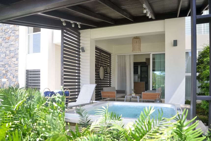 Jacuzzi in Premium Deluxe at Blue JackTar Hotel
