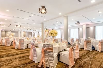 Floral banquet tables in the Horizons at Best Western Premier