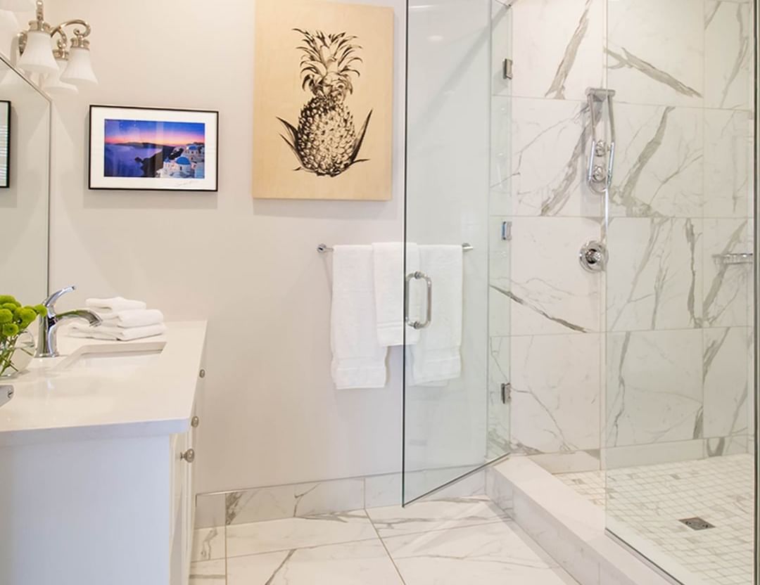 Bathroom with shower cubicle & vanity in King Premiere at Retro Suites Hotel