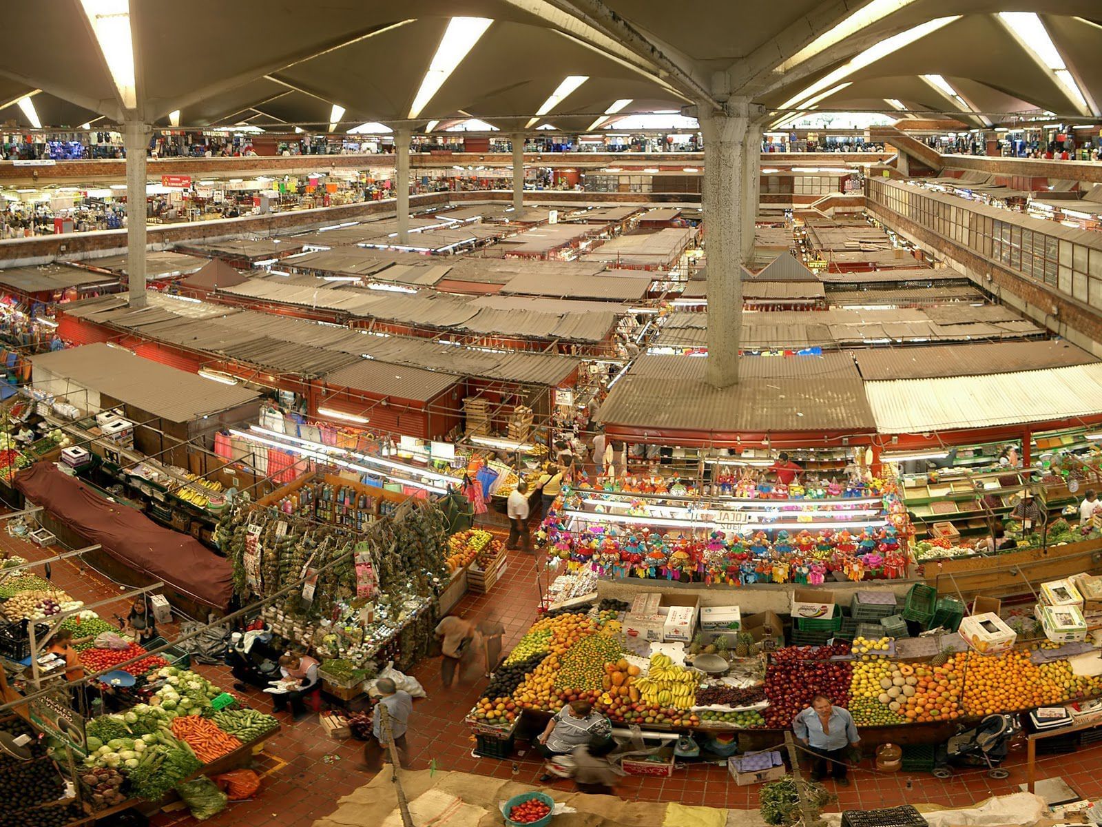 Interior of San Juan de Dios near Hotel Guadalajara