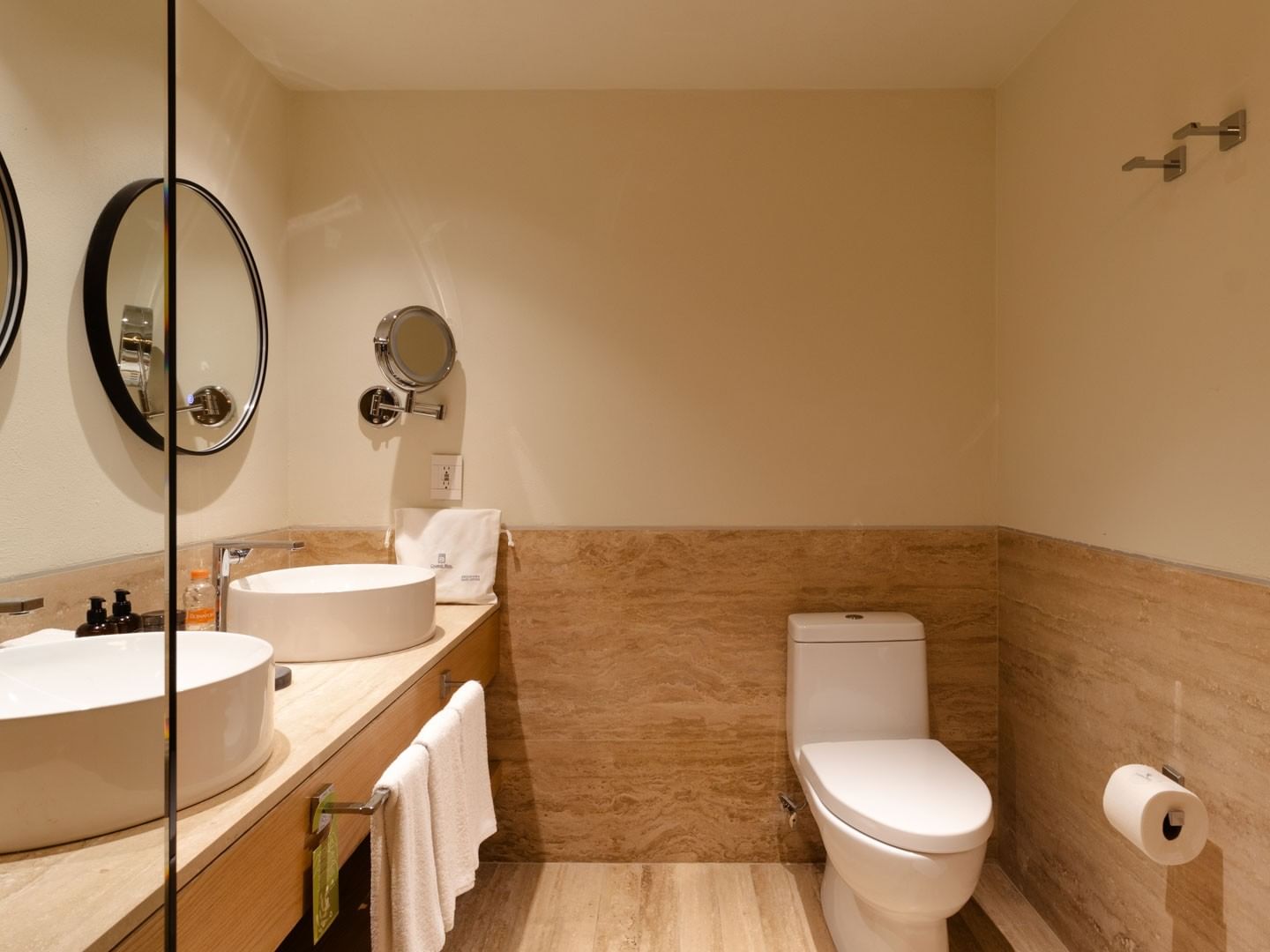 2 Double Superior Camino Real Club bathroom featuring dual sinks, and round mirrors at Camino Real Polanco Mexico