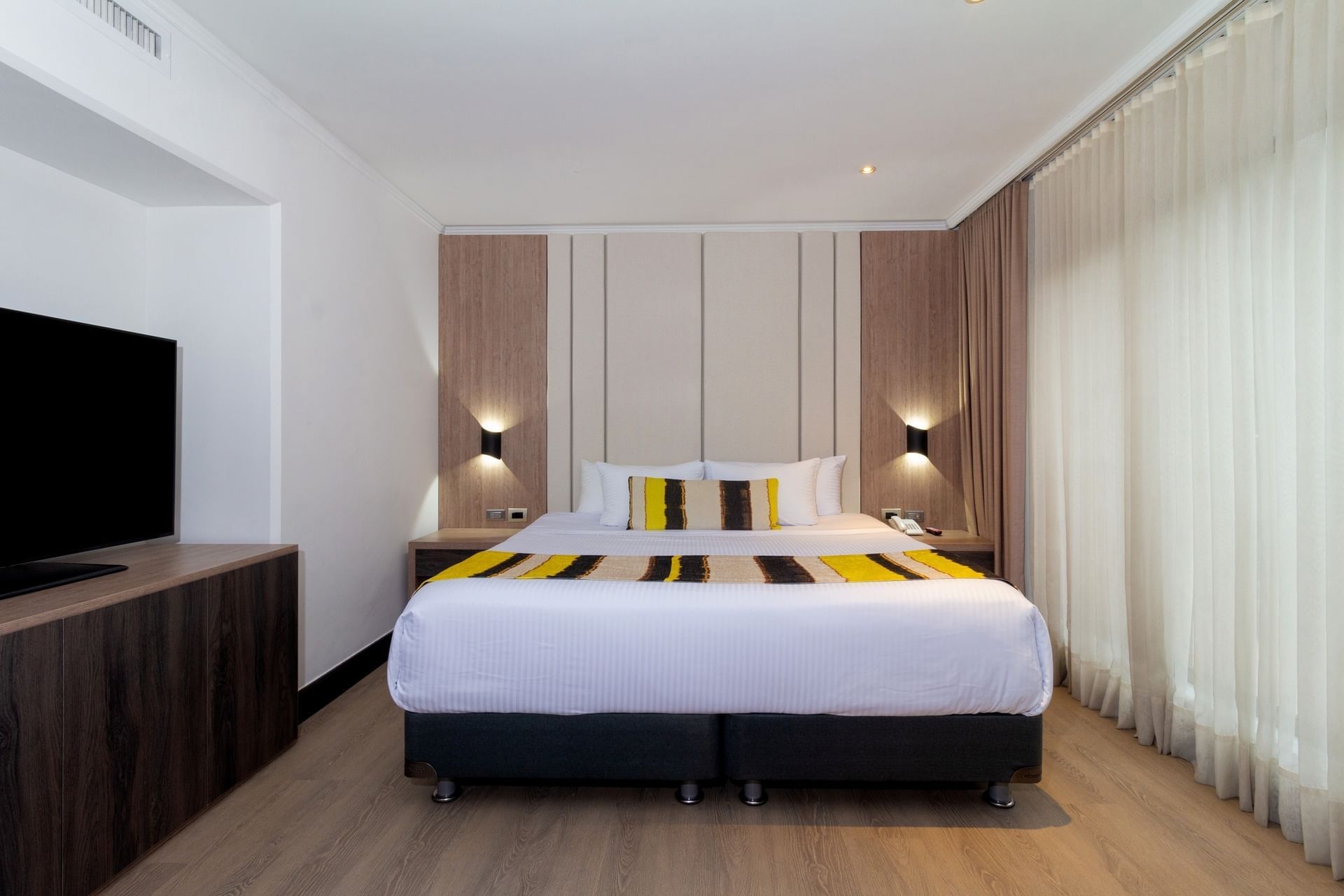 Dann Carlton Belfort — Junior Suite | Hotel Only, Oct 8–13 – Image 2