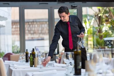 Gemütliches, komfortables Essen und reichhaltiger Service - Rest