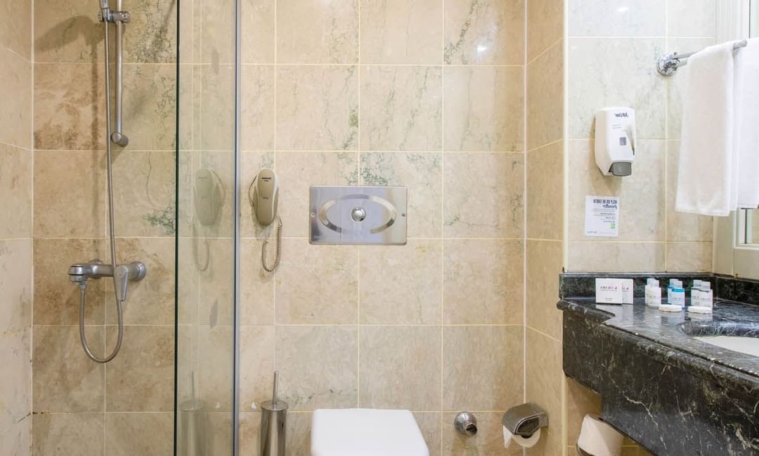 Bodrum Imperial'de Standart Ranzalı Odada Banyo