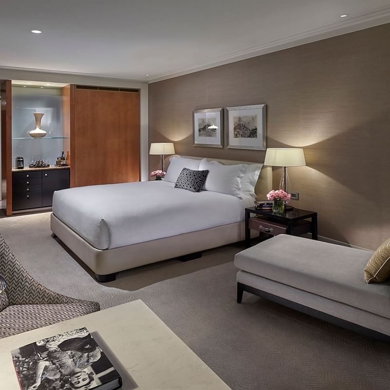 Bed & furniture in Deluxe King Room at Crown Towers Melbourne