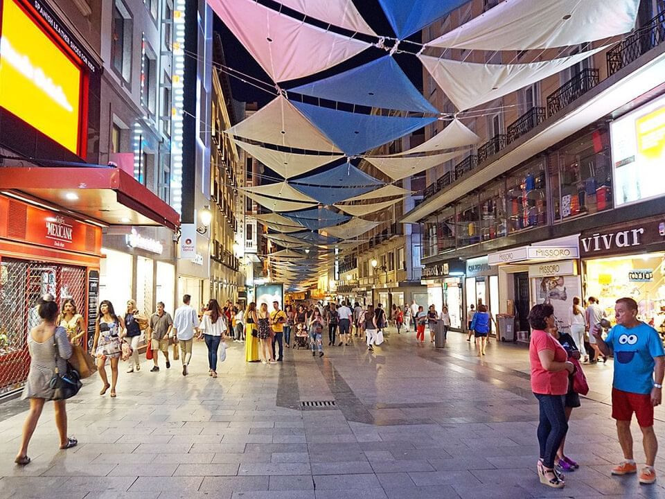 Qué ver en Madrid en 2 días Calle Preciados y del Carmen