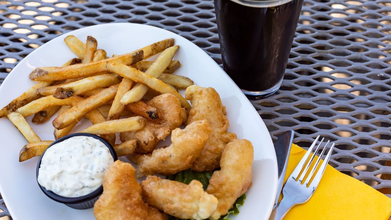 Fried fish, chips and draft stout beer