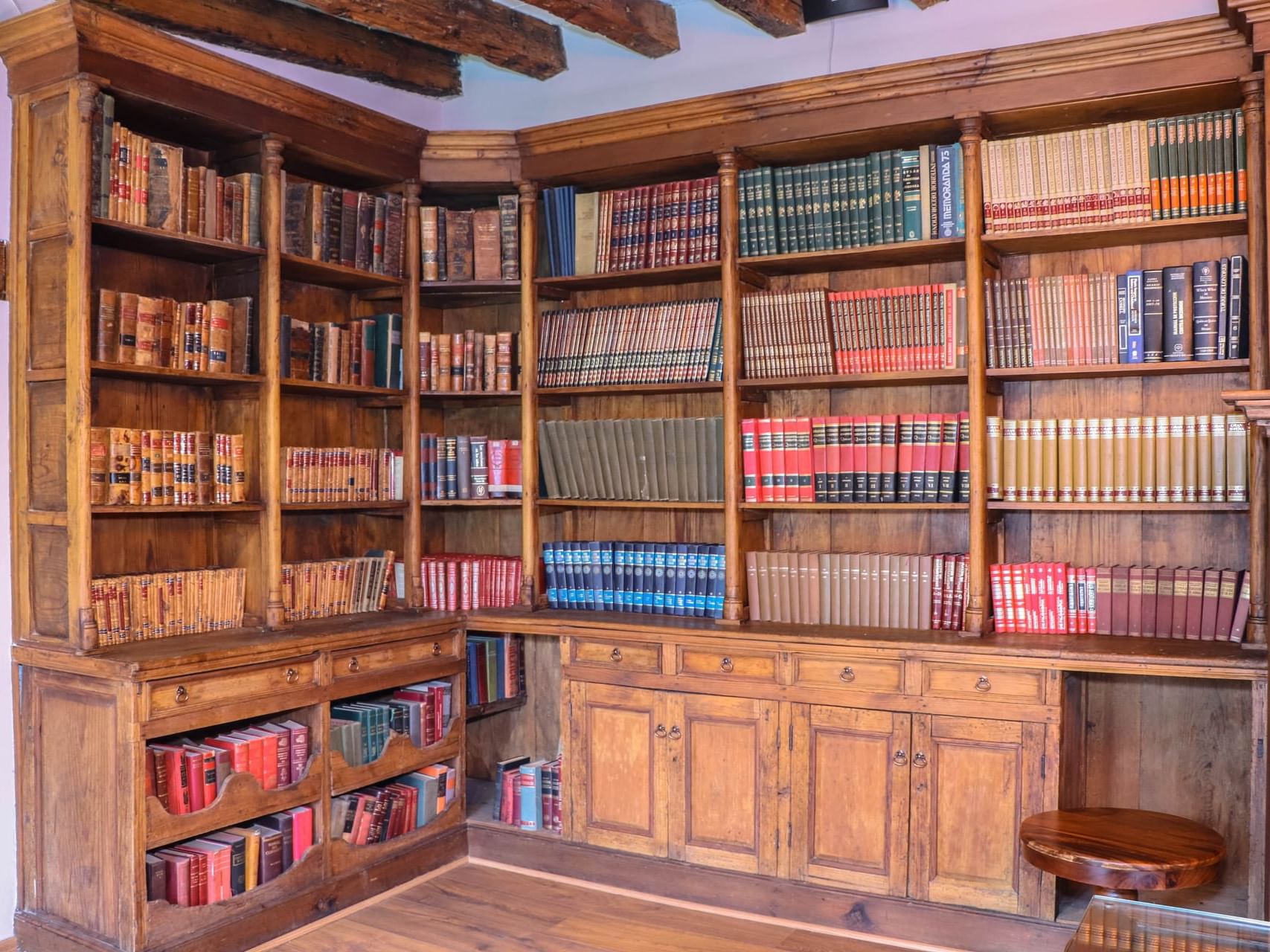 Book shelves in a Business Center at Gamma Hotels