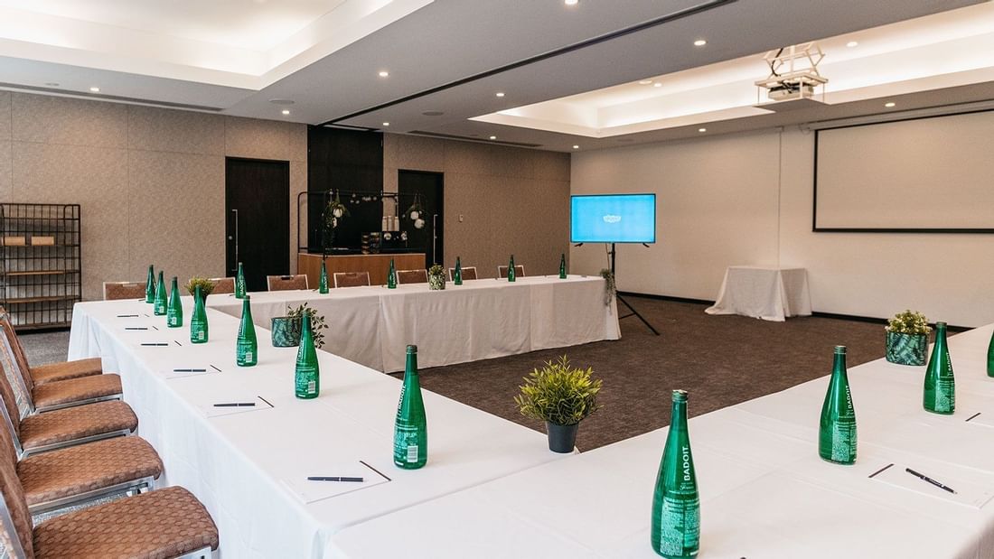 Temple room with U-shape table & project screen at Pullman Port Douglas