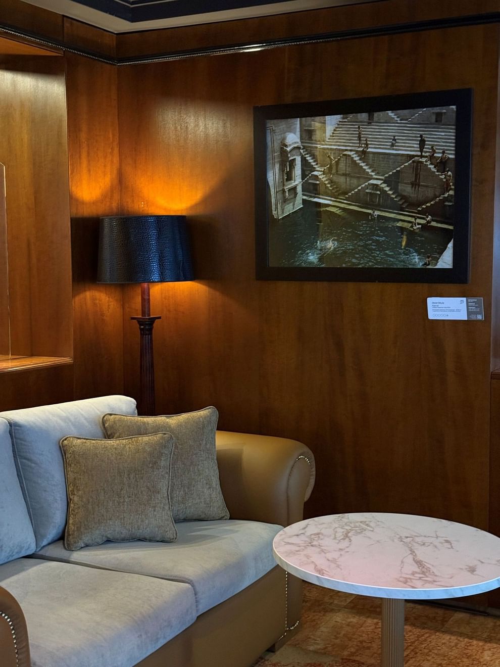 Comfortable lounge area with a couch and lamp in the Lobby Bar at Warwick Grand-Place Brussels.