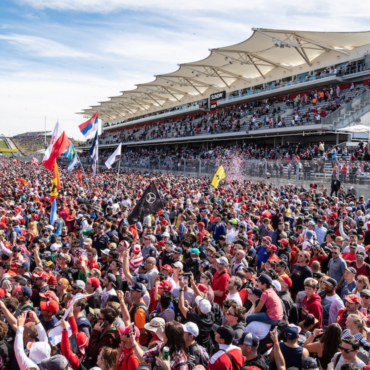 Crowd supporting to teams at the Formula 1 near Austin Condo