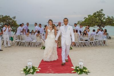 Wedded couple walking down the aisle at Amsterdam Manor Resort