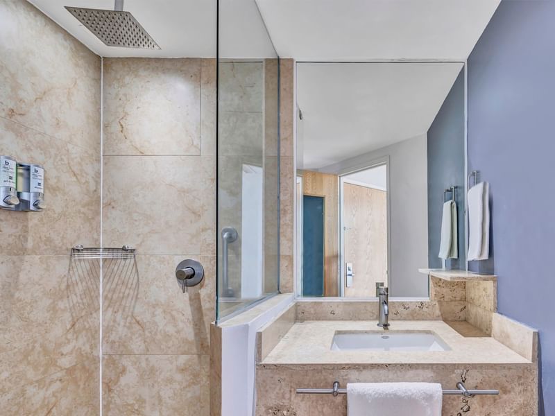 Tocador en One Plus, 1 Queen en Fiesta Americana Travelty