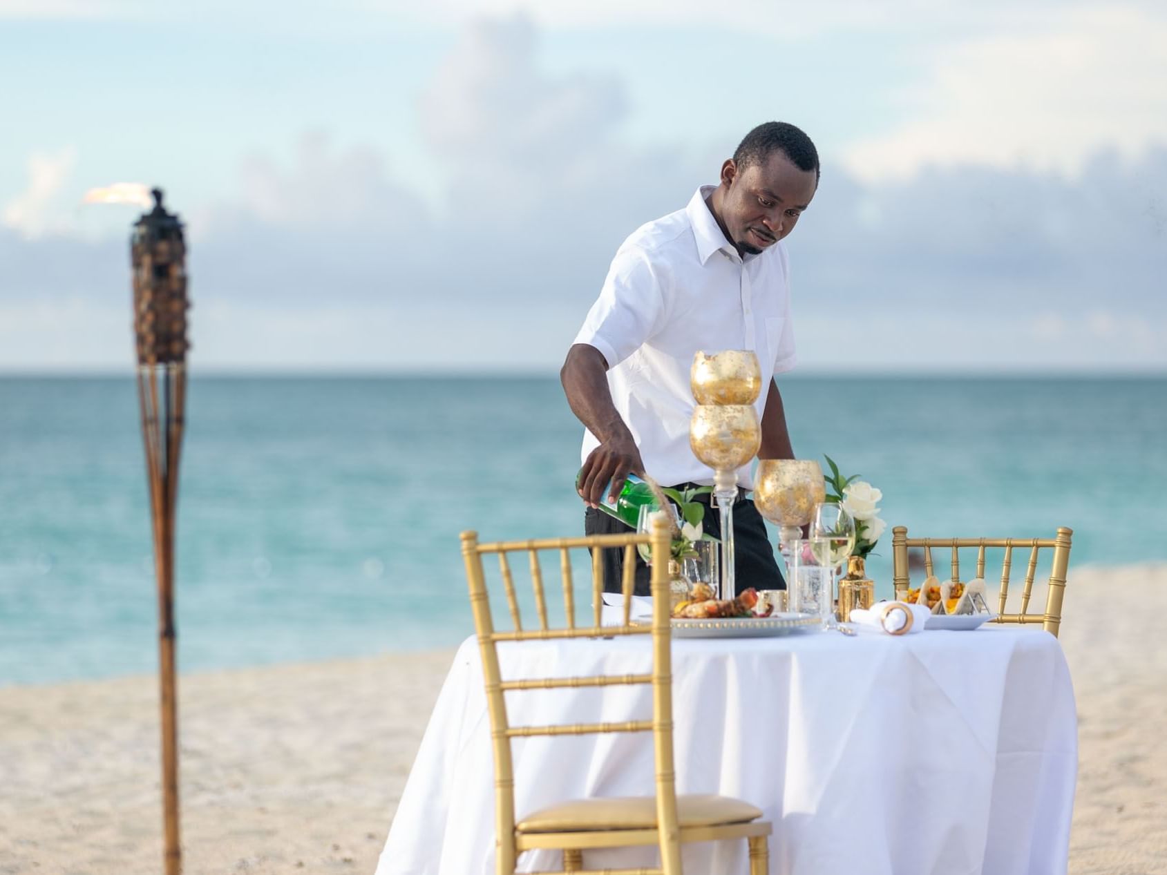 Dining table arrange in Barbetta on the Beach at the Somerset
