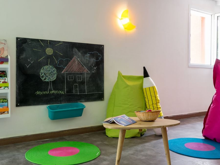 Kids study room in Hotel Clermont-Ferrand Nord