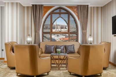 Living area in Executive Quadruple Room at Elaf Al Taqwa