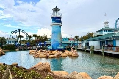 Minimal crowds in Orlando in September at SeaWorld Orlando, located near Rosen Inn closest to Universal.