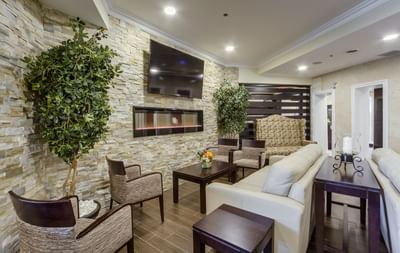 Sitting area at Monte Carlo Inn Vaughan Suites