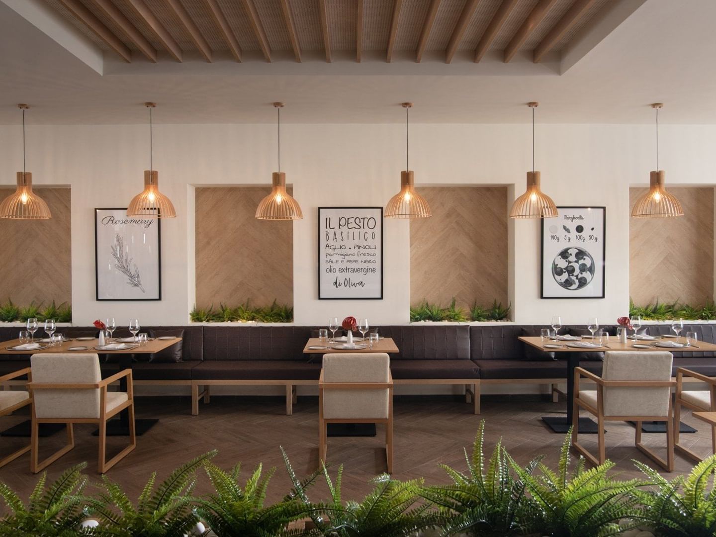 Booths with pendant lamps in Sospiro Restaurant at La Colección