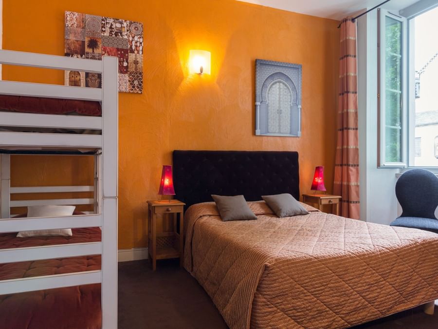 Bed & furniture in a room at Villa Montpensier