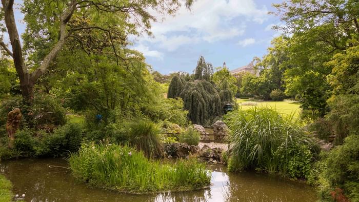 Hotel Garden with a stream at Hotel du Grand Monarque